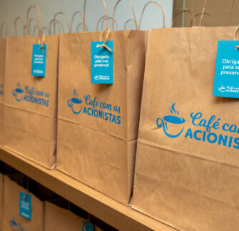Gifts for the participants of the event: coffee with the shareholders, logo bags